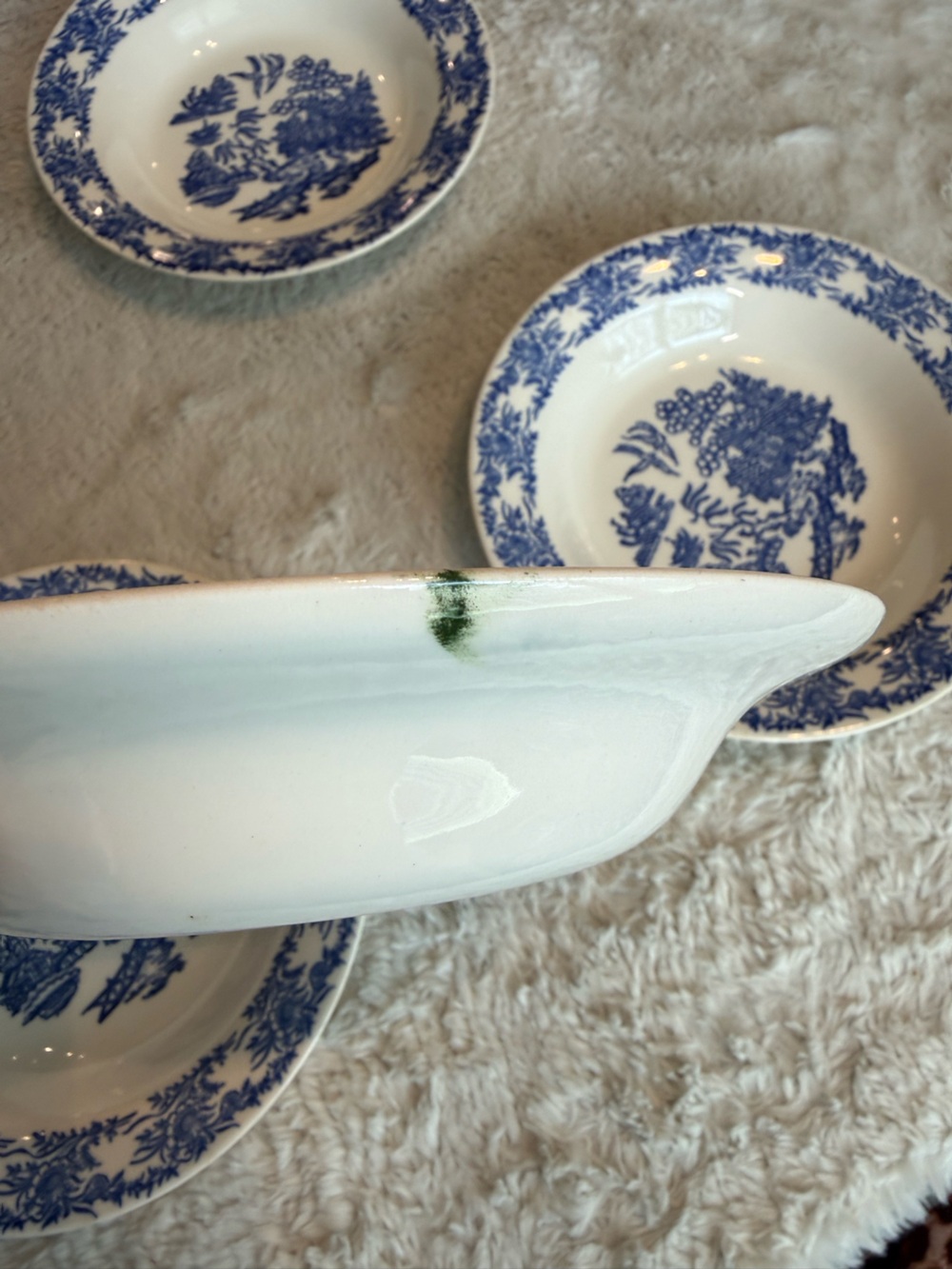 Set of 4- Vintage 8 1/4” Blue Willow pattern bowls by Royal China Company - Picture 8 of 8